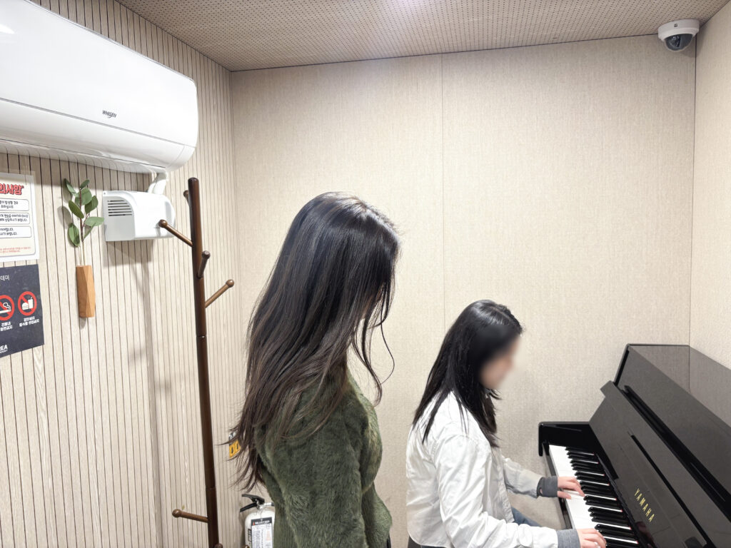보컬학원 개인 보컬 레슨 진행 모습
