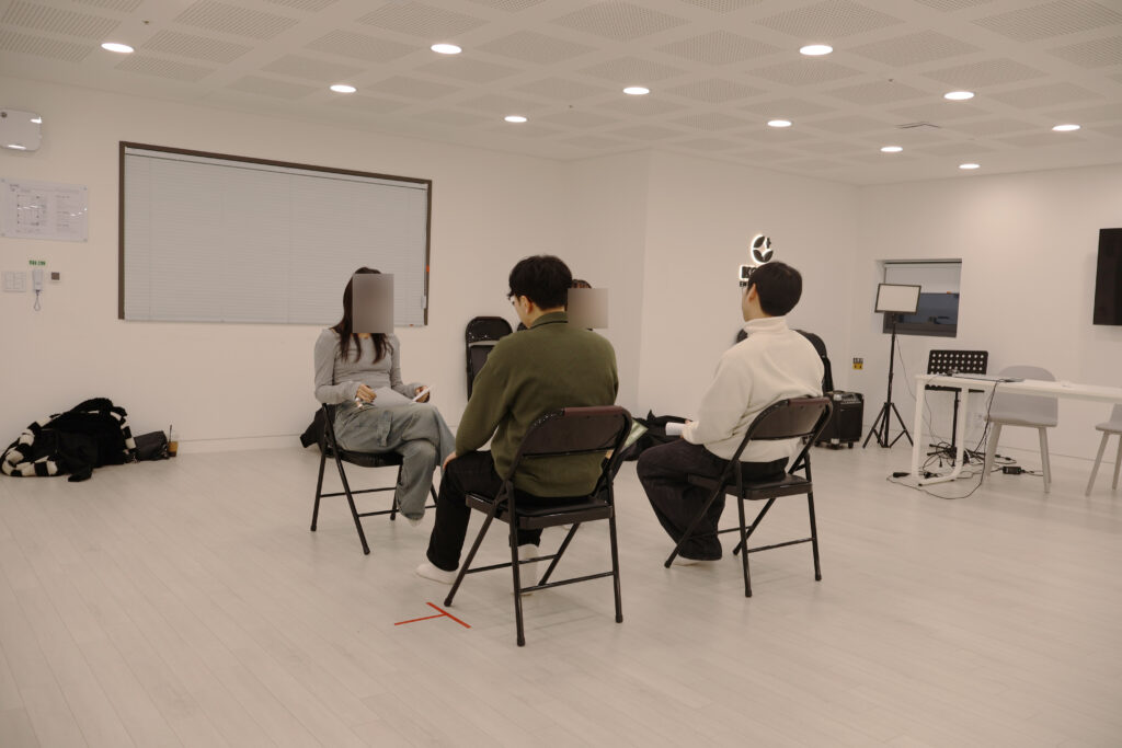 배우캐스팅학원에서 연기 수업중인 수강생들의 모습